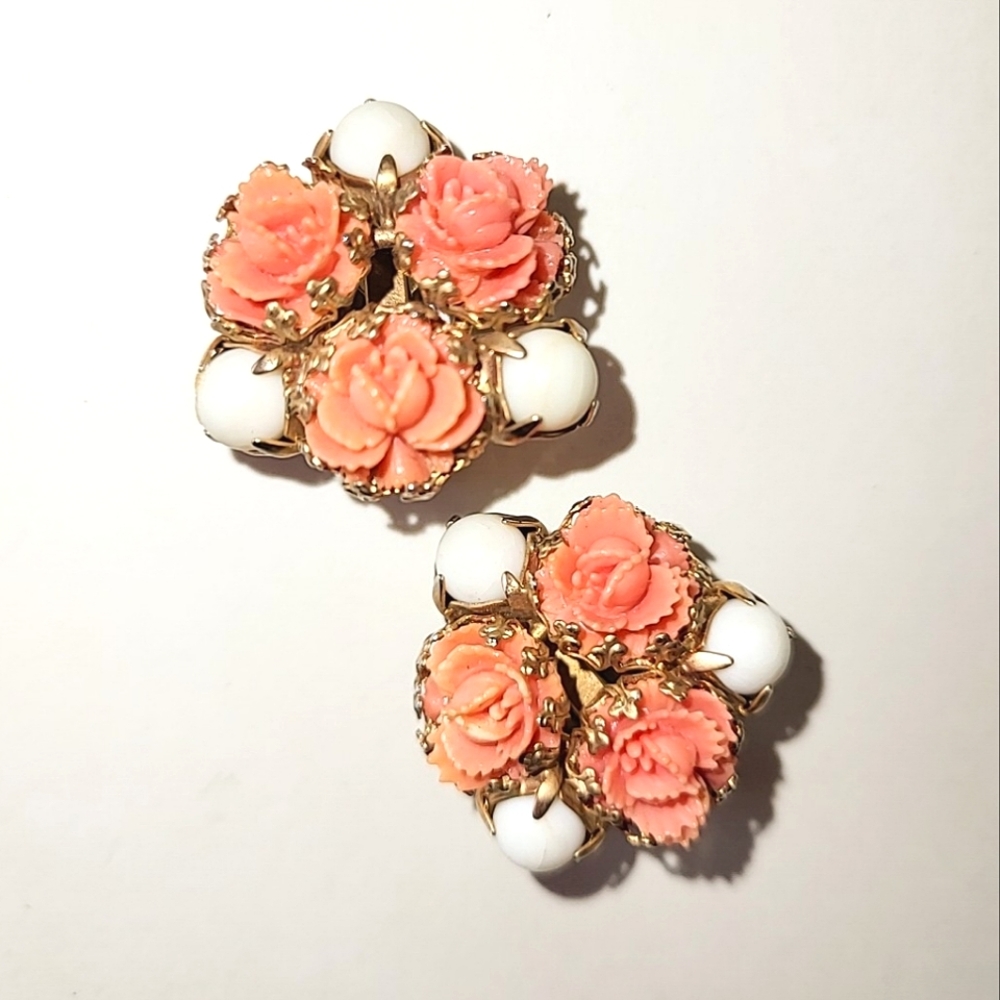 CARVED CELLULOID ROSES EARRINGS - VINTAGE FAUX CORAL CLIP-ON - Picture 2 of 8